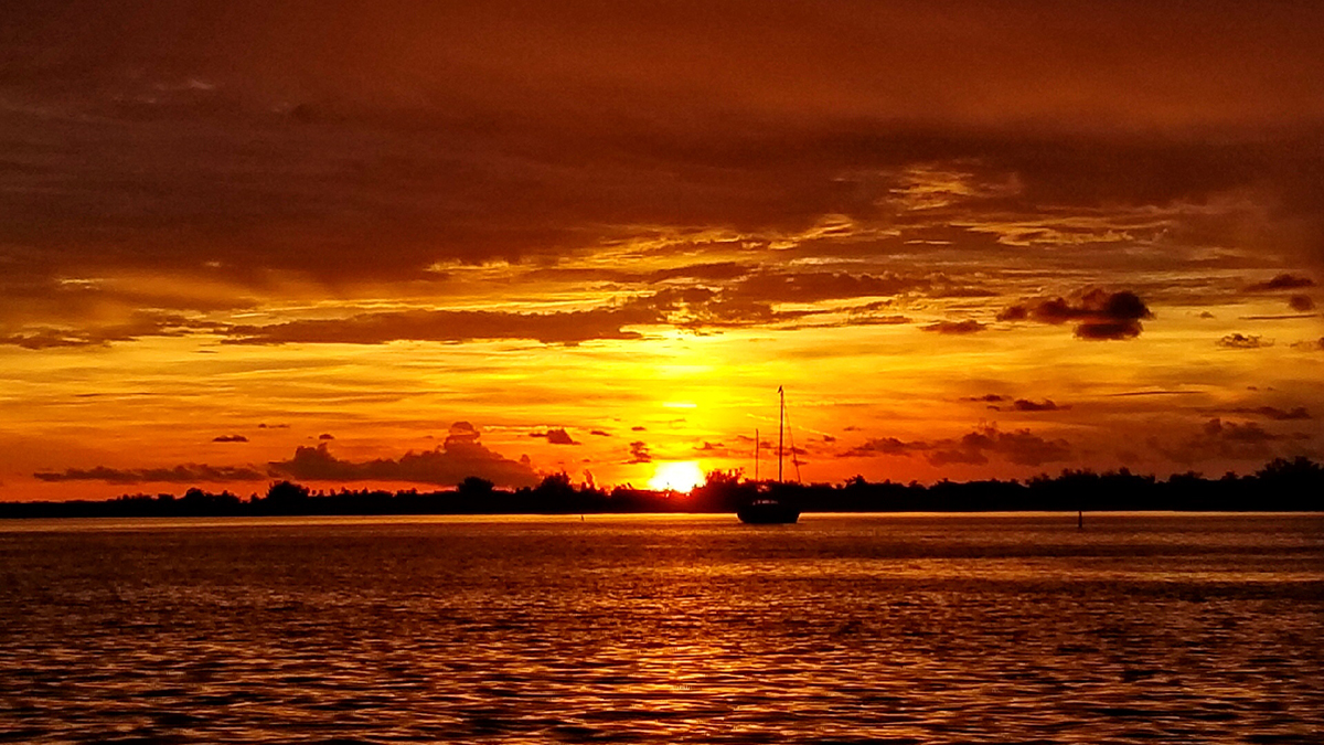 Fort-myers-beach-boat-thanksgiving-sunset